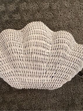 Kavu clutch white shell